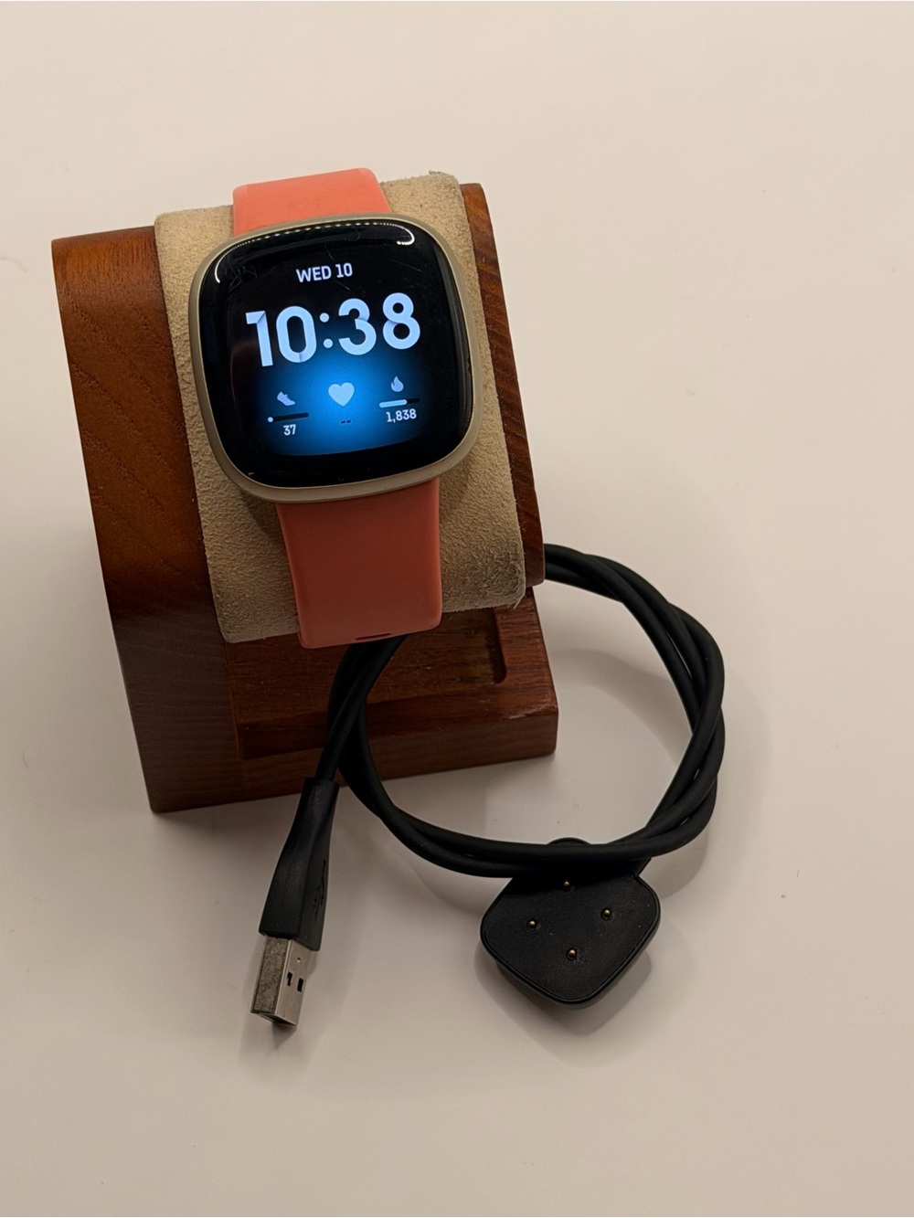 Fitbit Versa 3, Tested, Charger Included, gold/pink, Fitness tracker